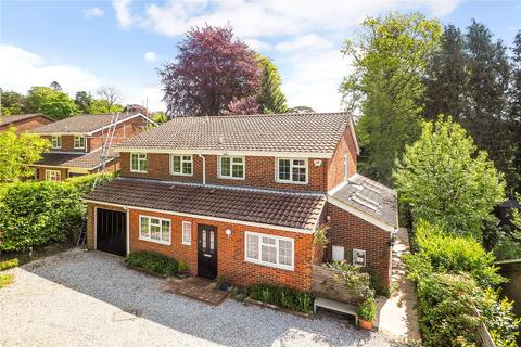 5 bedroom detached house to rent, Stonehill Road, Headley Down, Bordon, Hampshire, GU35