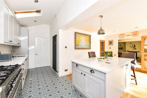 5 bedroom detached house to rent, Stonehill Road, Headley Down, Bordon, Hampshire, GU35