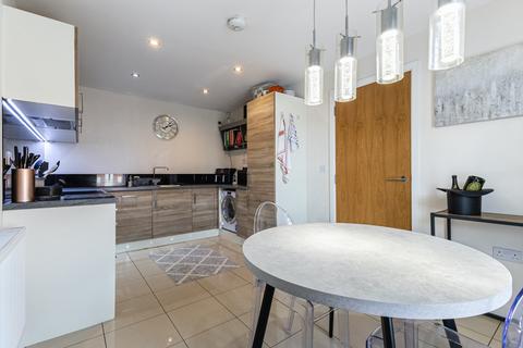 4 bedroom semi-detached house for sale, Bretby Avenue, Ossett, WF5