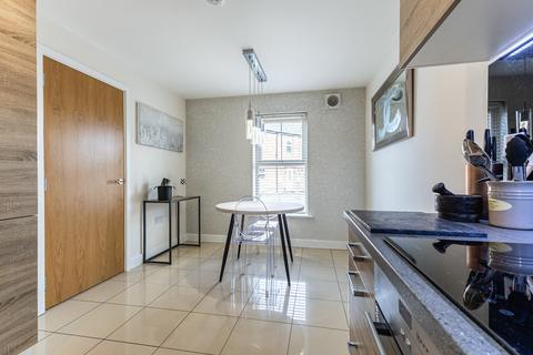 4 bedroom semi-detached house for sale, Bretby Avenue, Ossett, WF5