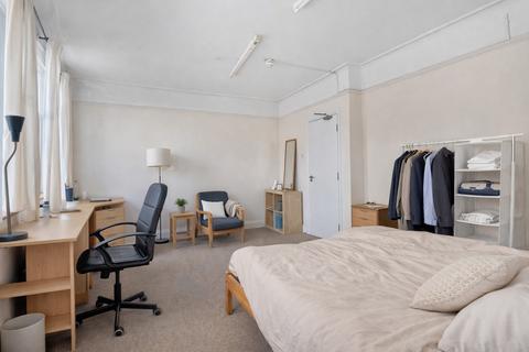 undefined, Finchley Road, London, NW3