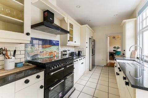 5 bedroom semi-detached house to rent, Barnet Lane Borehamwood WD6