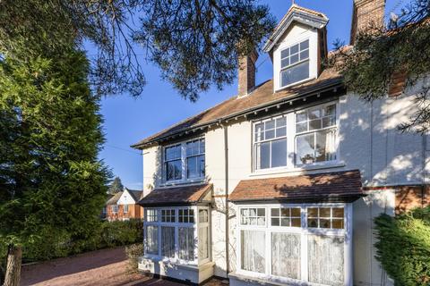 5 bedroom semi-detached house to rent, Barnet Lane Borehamwood WD6