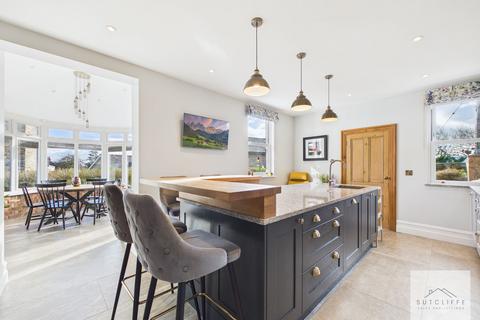4 bedroom semi-detached house for sale, Garstang Road, Bowgreave, PR3