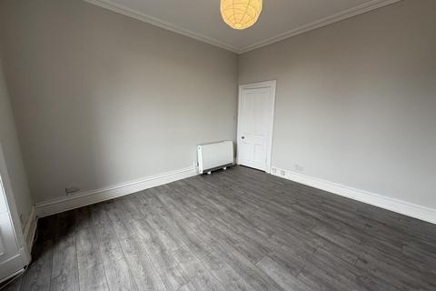 2 bedroom flat to rent, Dundee, DD2