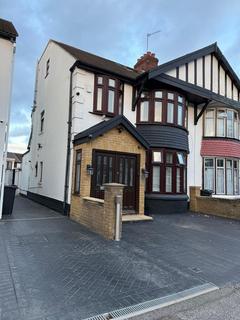 4 bedroom house for sale, Sandhurst Drive, Ilford IG3