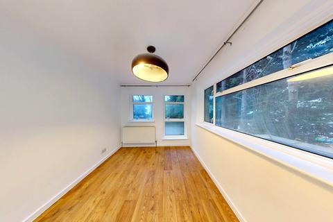 2 bedroom flat to rent, Corringham Road,, London, NW11