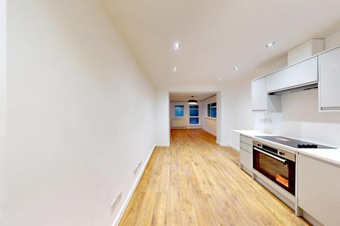 2 bedroom flat to rent, Corringham Road,, London, NW11