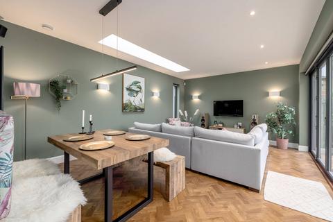 undefined, 15 Northfield Circus, Edinburgh, EH8 7PZ
