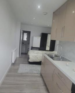 27 Knolton Way, Slough, SL2