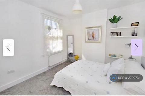 2 bedroom flat to rent, Reynolds Road, London, W4