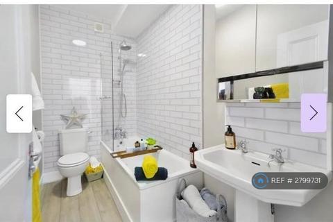 2 bedroom flat to rent, Reynolds Road, London, W4