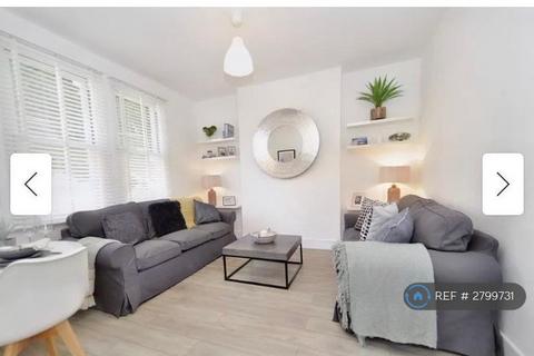 2 bedroom flat to rent, Reynolds Road, London, W4