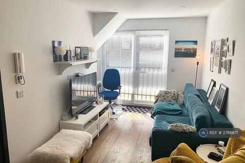 2 bedroom flat to rent, Garratt Terrace, London, SW17