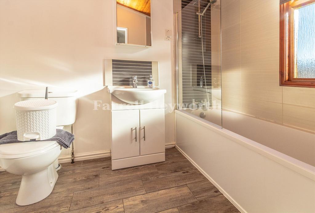 En suite bedroom 1 i