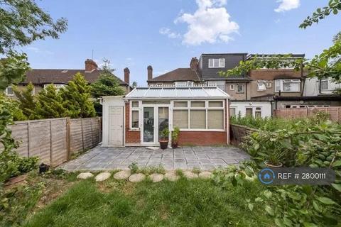 1 bedroom in a house share to rent, Castle Road, Northolt, UB5