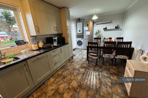 3 bedroom semi-detached house to rent, Dunsby Road, Luton, LU3