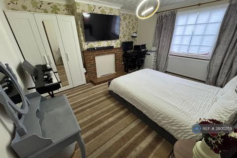 3 bedroom semi-detached house to rent, Dunsby Road, Luton, LU3
