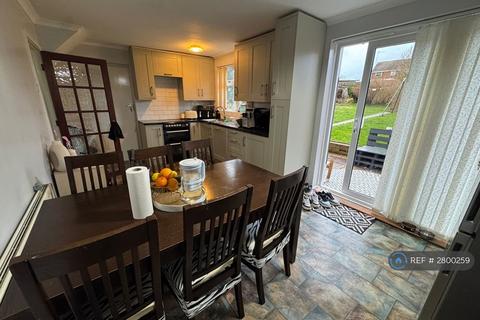3 bedroom semi-detached house to rent, Dunsby Road, Luton, LU3