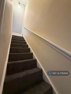 2 bedroom flat to rent, Friern Barnet Road, London, N11