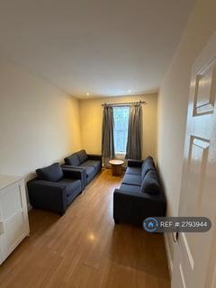 2 bedroom flat to rent, Friern Barnet Road, London, N11