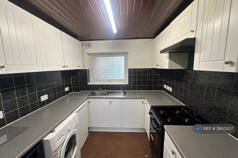 3 bedroom flat to rent, Deborah Close, Isleworth, TW7