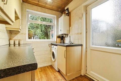 3 bedroom terraced house to rent, Elm Walk, London, SW20