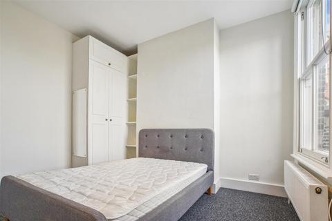 2 bedroom flat to rent, Stamford Brook Road - First Floor Flat, London