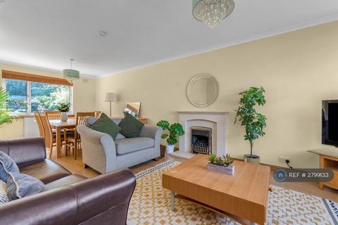 3 bedroom detached house to rent, Cramond Gardens, Edinburgh, EH4