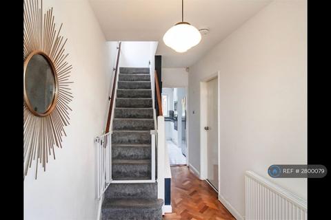 3 bedroom semi-detached house to rent, Dillotford Avenue, Coventry, CV3