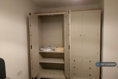 1 bedroom in a house share to rent, Castle Well Mews, Salisbury, SP4