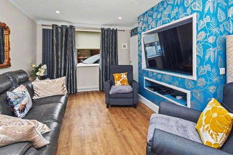 3 bedroom semi-detached house for sale, Cockshott Drive, Leeds, West Yorkshire