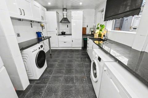 3 bedroom semi-detached house for sale, Cockshott Drive, Leeds, West Yorkshire
