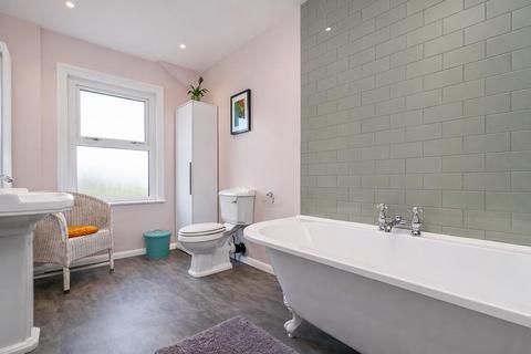3 bedroom terraced house for sale, Balmoral Road, Hitchin