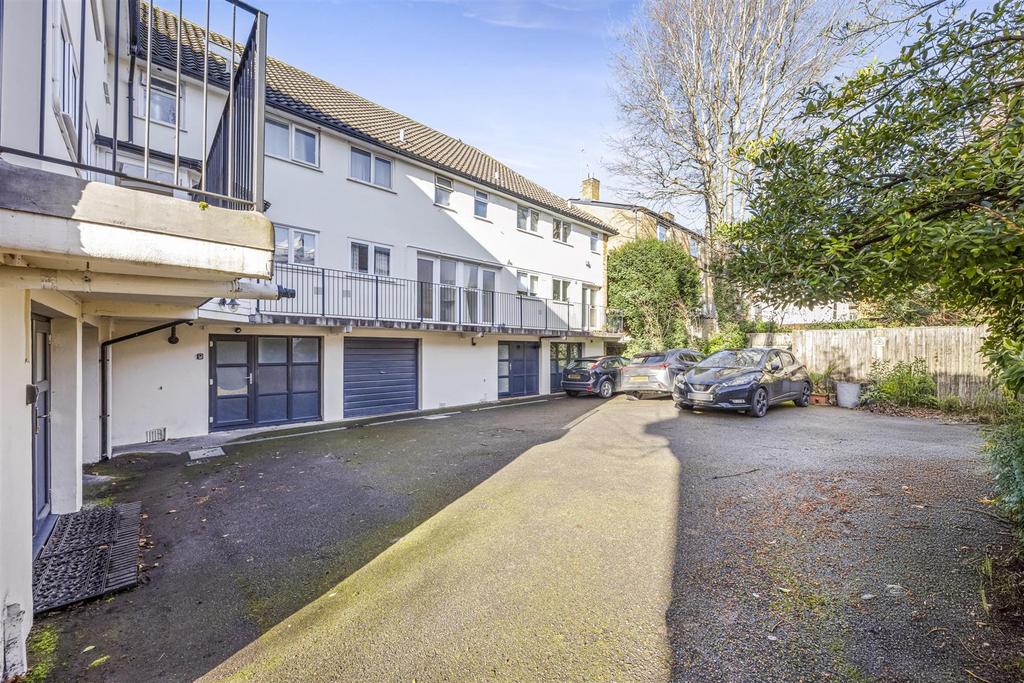 Apartment in Brighton - View 3