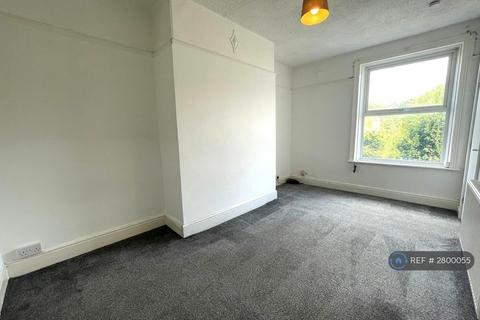 3 bedroom terraced house to rent, Newsome Road, Huddersfield, HD4