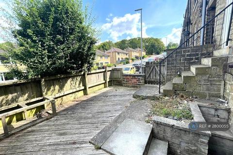 3 bedroom terraced house to rent, Newsome Road, Huddersfield, HD4