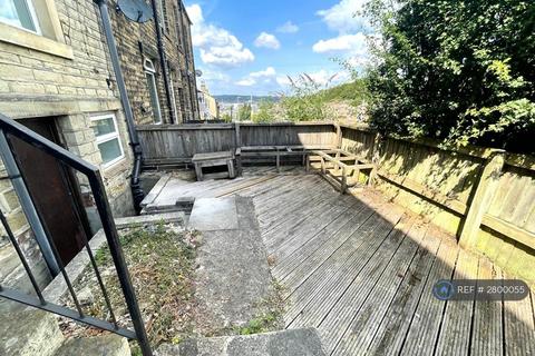 3 bedroom terraced house to rent, Newsome Road, Huddersfield, HD4