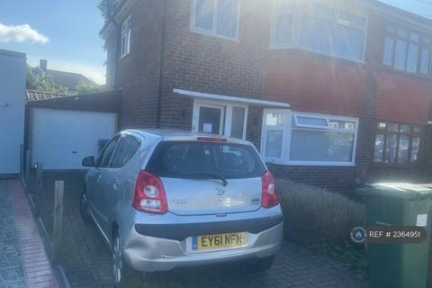 3 bedroom semi-detached house to rent, Foresters Crescent, Bexleyheath, DA7