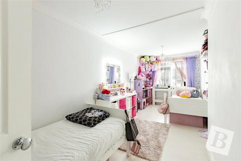 3 bedroom semi-detached house for sale, Longfield Road, Wickford, Essex, SS11