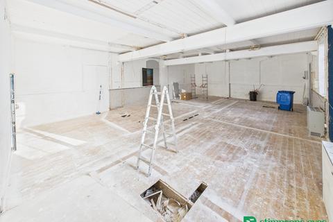 Retail property (high street) for sale, Meeting Ln Kettering NN14 6AE