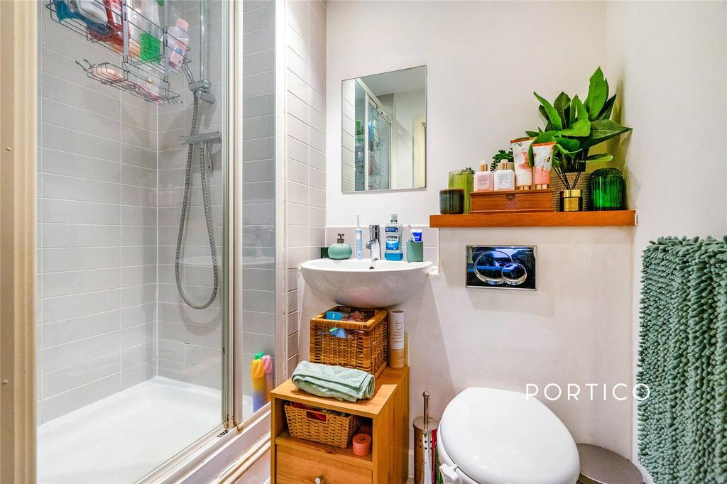 En-Suite Bathroom