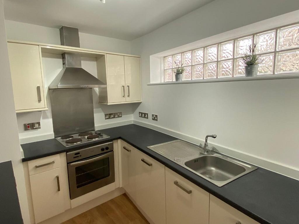 Kitchen 2.jpeg
