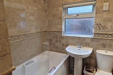3 bedroom terraced house to rent, Barkby Road, Leicester, LE4