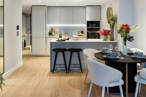 2 bedroom apartment to rent, South Quay Plaza, London, E14