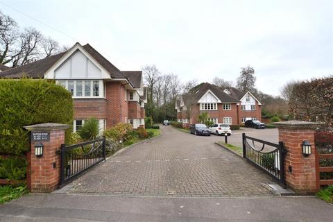 undefined, Reading Road South, Fleet GU52