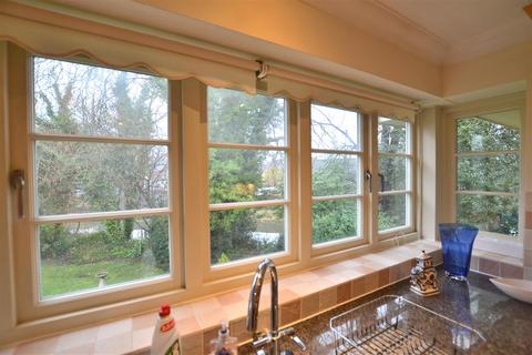 undefined, Reading Road South, Fleet GU52