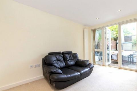 2 bedroom house to rent, Augustus Road, London SW19