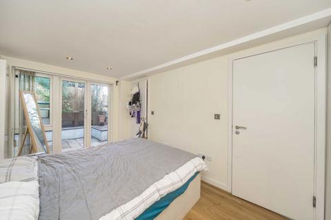 undefined, Augustus Road, London SW19