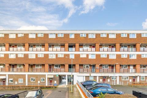 2 bedroom flat to rent, Clarence Lane, London SW15
